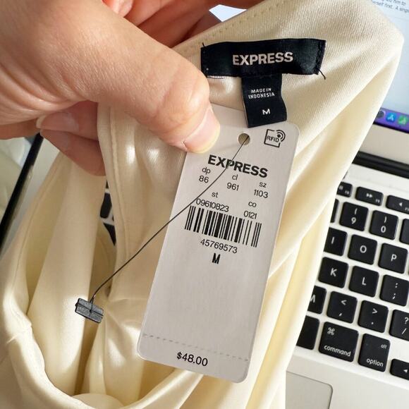 Express Cream Long Sleeve Blouson Bodysuit Size Medium Draped Detail Crew Neck - Picture 6 of 8